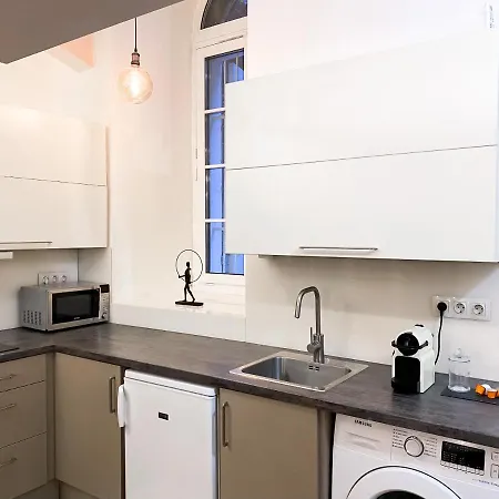 In The Middle Of Christmas Market Apartment *